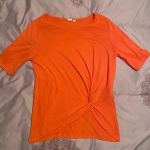 Gap twist hem tee